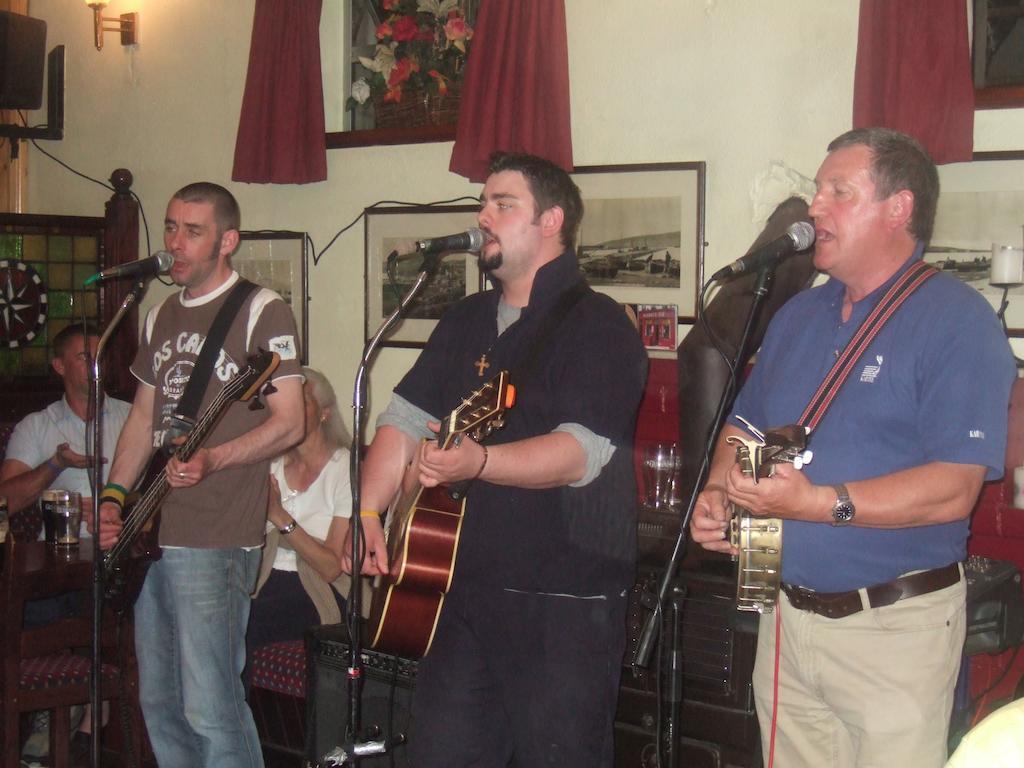 Murphy'S Pub And Bed & Breakfast Dingle Bagian luar foto